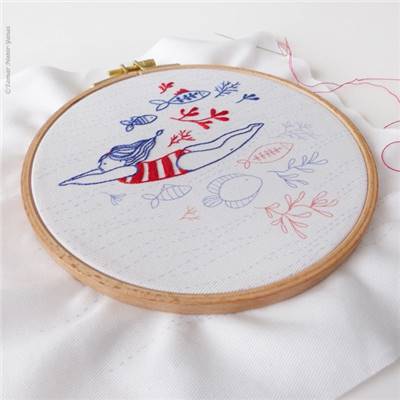 LITTLE SWIMMER - KIT BRODERIE 21X21CM - TAMBOUR NON INCLUS
