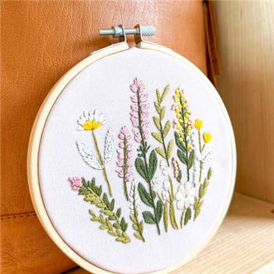 KIT BRODERIE AVEC TAMBOUR 15 CM - WHITE DREAM