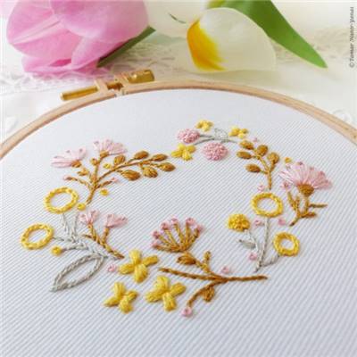 YELLOW PINK HEART - KIT BRODERIE 16X16CM - TAMBOUR NON INCLUS - TAMAR