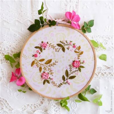 FLOWER HEART - KIT BRODERIE 21X21CM - TAMBOUR NON INCLUS