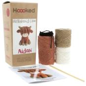 KIT AMIGURUMI HOOOKED - AIDAN LA VACHE HIGHLAND